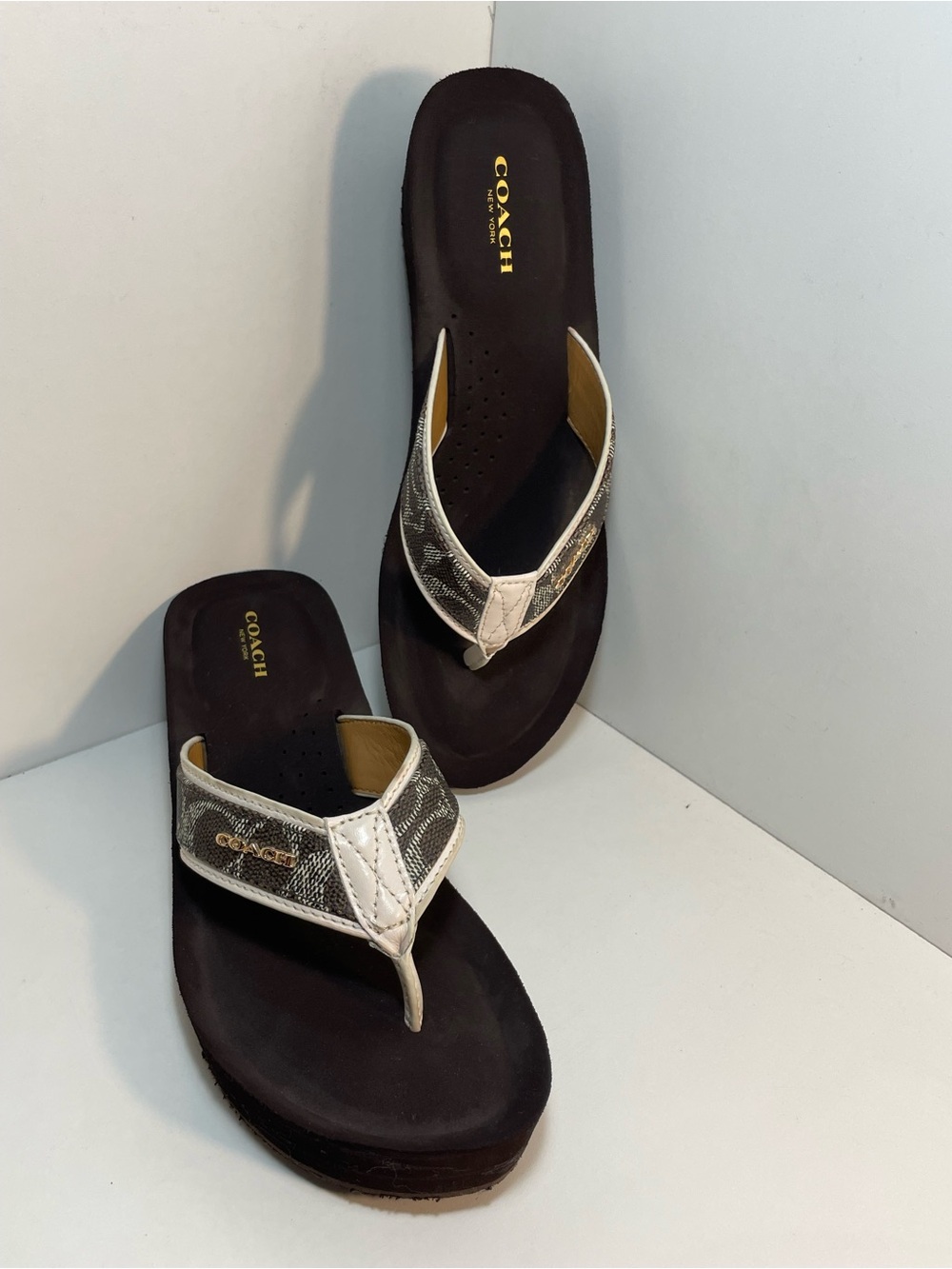 COACH Jolene Brown Cream Gold Thong Wedge Heel Sandals Women’s Size 9.5 B NWOB - Picture 5 of 15